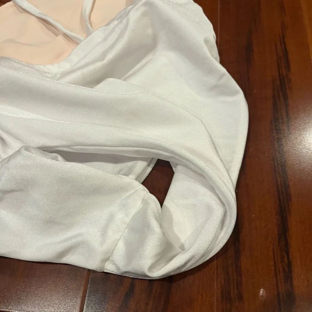 New NWT Girls On Swim Cream Swimsuit Colorblock One Piece Hi Cut Swim Size XS‎